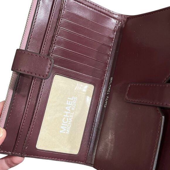 Michael Kors Jet Set Wallet - Picture 5 of 5